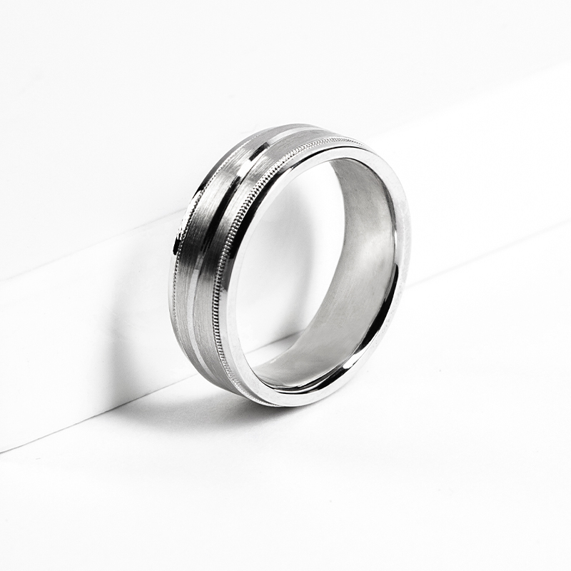 a silver wedding band